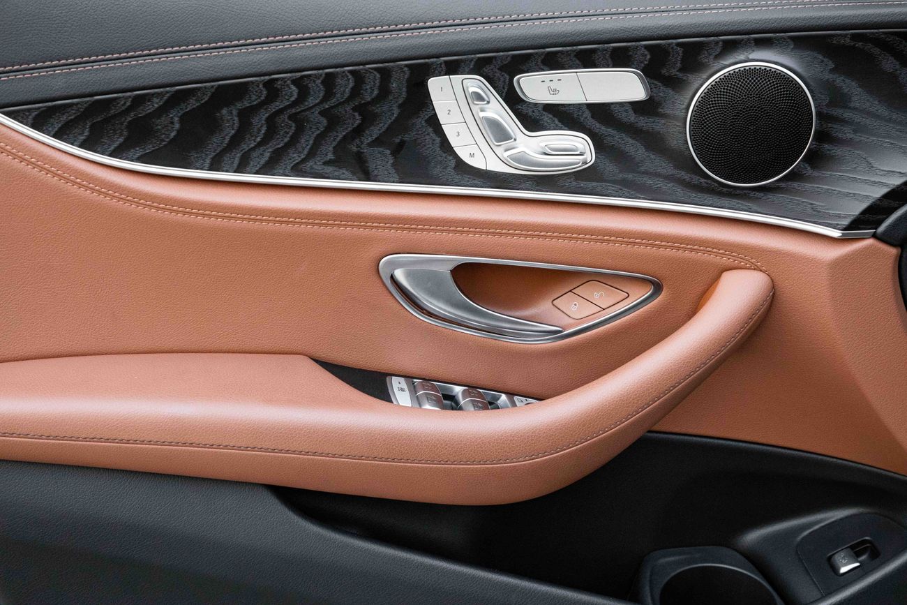 Mercedes-Benz E300 E300 | 3,917 P.M | 0% Downpayment | LOW KM | IMMACULATE!