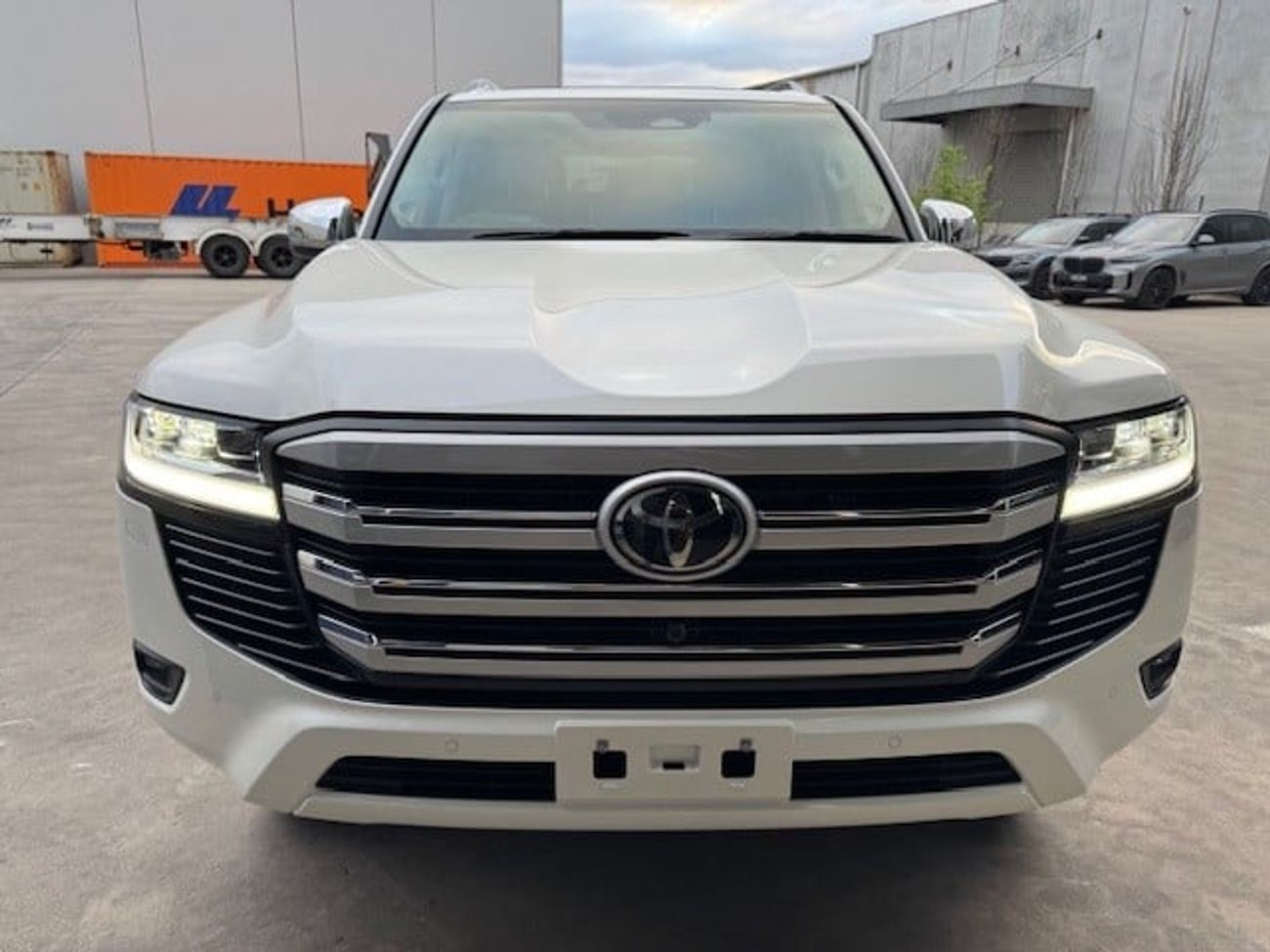 Toyota Land Cruiser IN TRANSIT - 3.3L SAHARA 7 SEATER