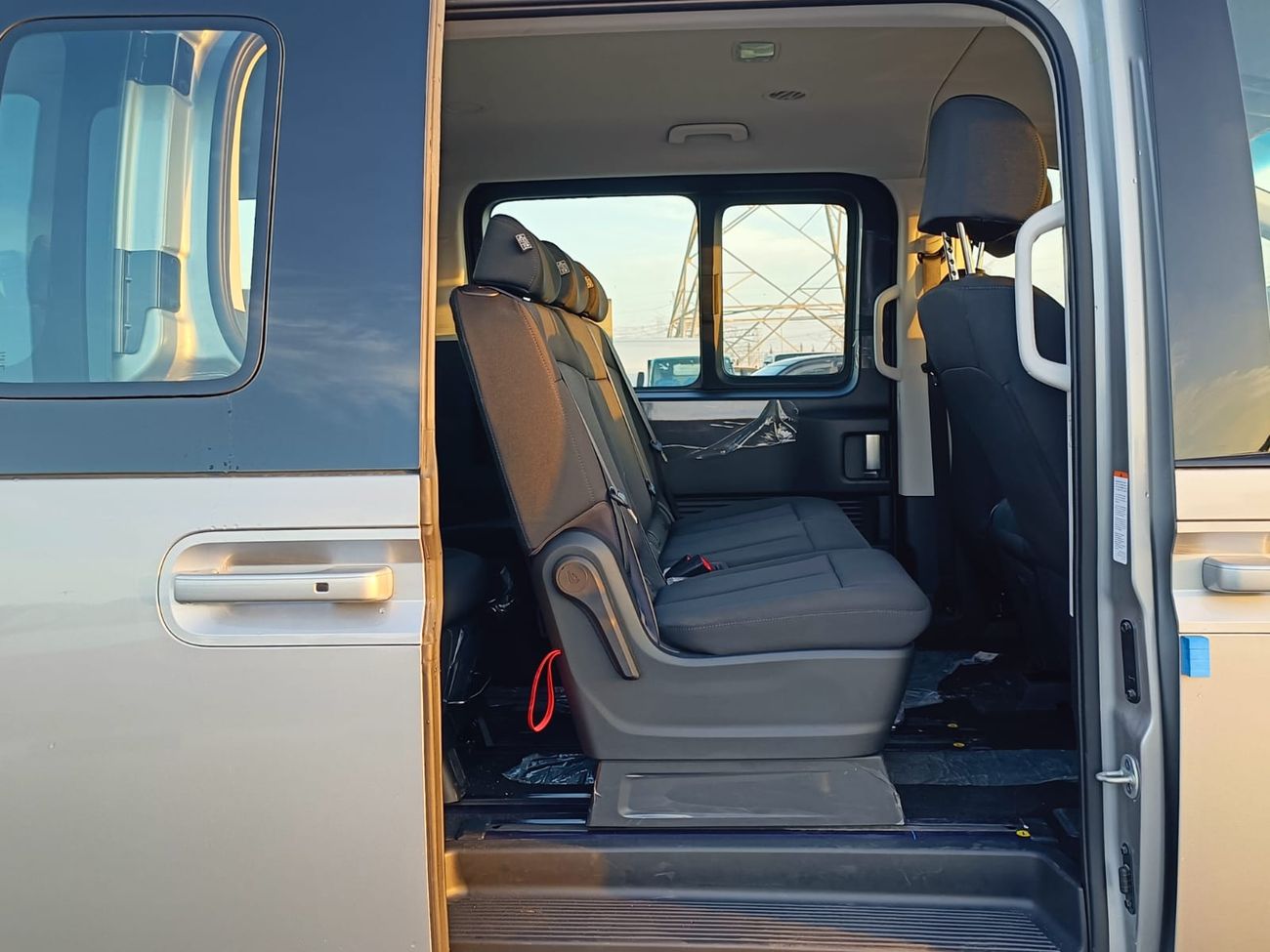 هيونداي ستاريا 3.5L V6 Petrol, M/T / Push Start, Rear Parking Sensor, 12 STR (CODE # HSU01)