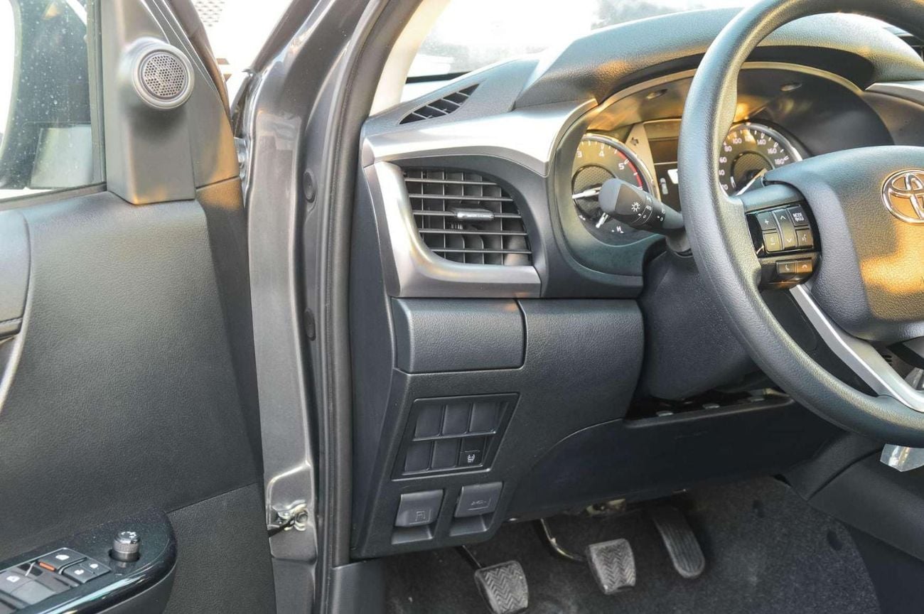 تويوتا هيلوكس SR5 2.4L 4WD DIESEL PICKUP 2026