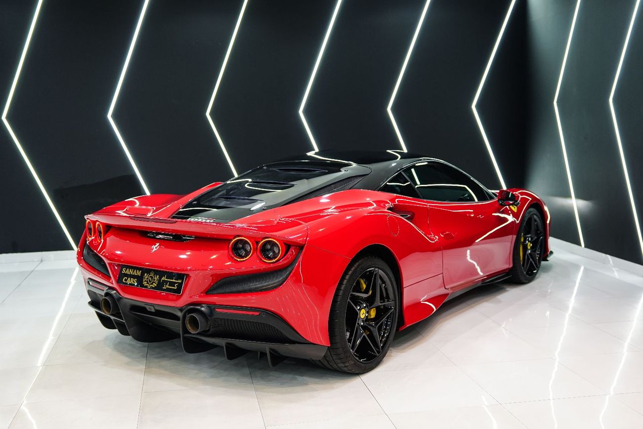 فيراري F8 تريبوتو 3.9T V8 Carbon Interior, Apple CarPlay, JBL Audio, Passenger Display, Dealer Warranty + Service!!