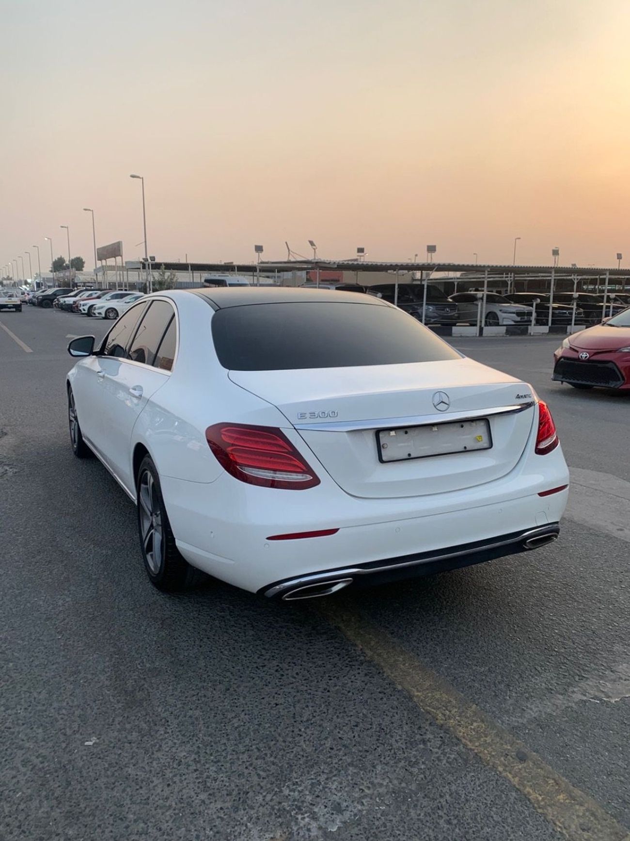 مرسيدس بنز E300 Mercedes-Benz E300 4Matic panorama V4 2.0L Model 2017 Price:90.000AED  Mileage:140.000 Km  Specifica