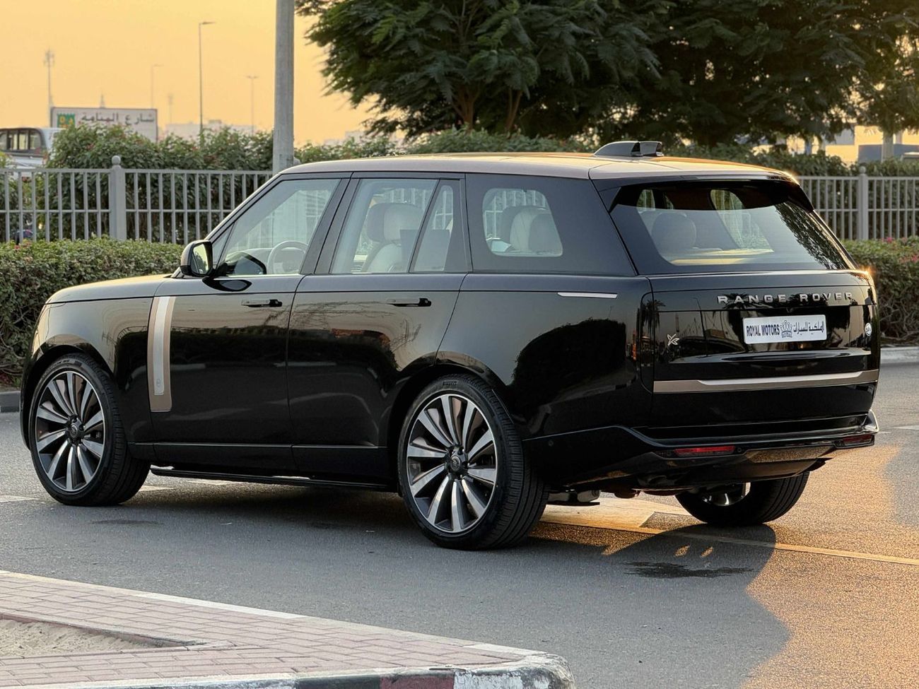 Land Rover Range Rover LWB SV P615 4.4L **2025**GCC SPEC UNDER WARRANTY