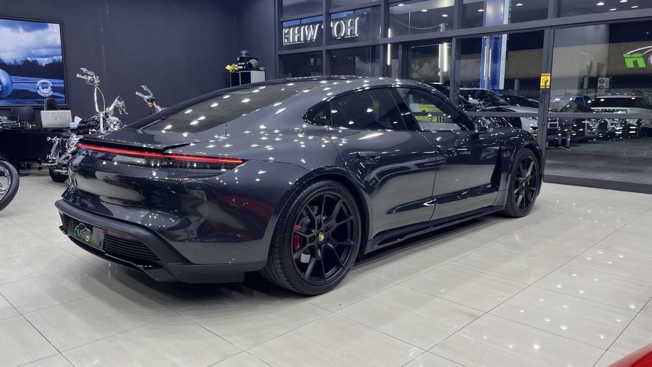 بورش تايكان Porsche Taycan GTS 2022