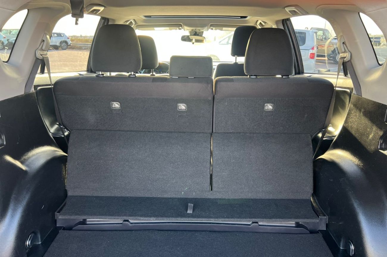 Toyota RAV4 2017 Toyota RAV4 XLE – 2.5L – Sunroof – Push Start – Rear Camera – Power Trunk