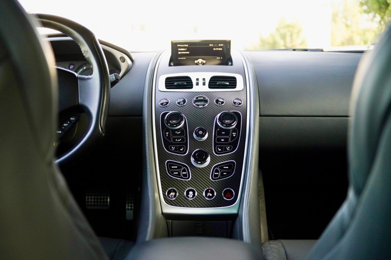 Aston Martin Vanquish Aston Martin Vanquish Carbon Black