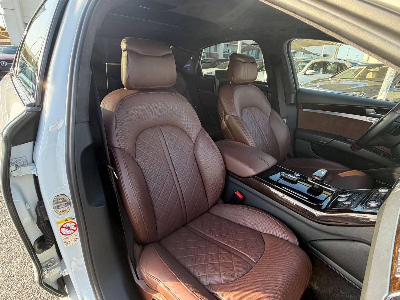 Audi A8 L 60 TFSI quattro 4.0L (454 HP)