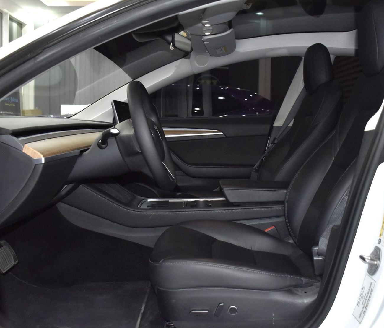 Tesla Model 3 STANDARD RANGE EXCELLENT DEAL for our Tesla Model 3 ( 2022 Model ) in White Color GCC Specs
