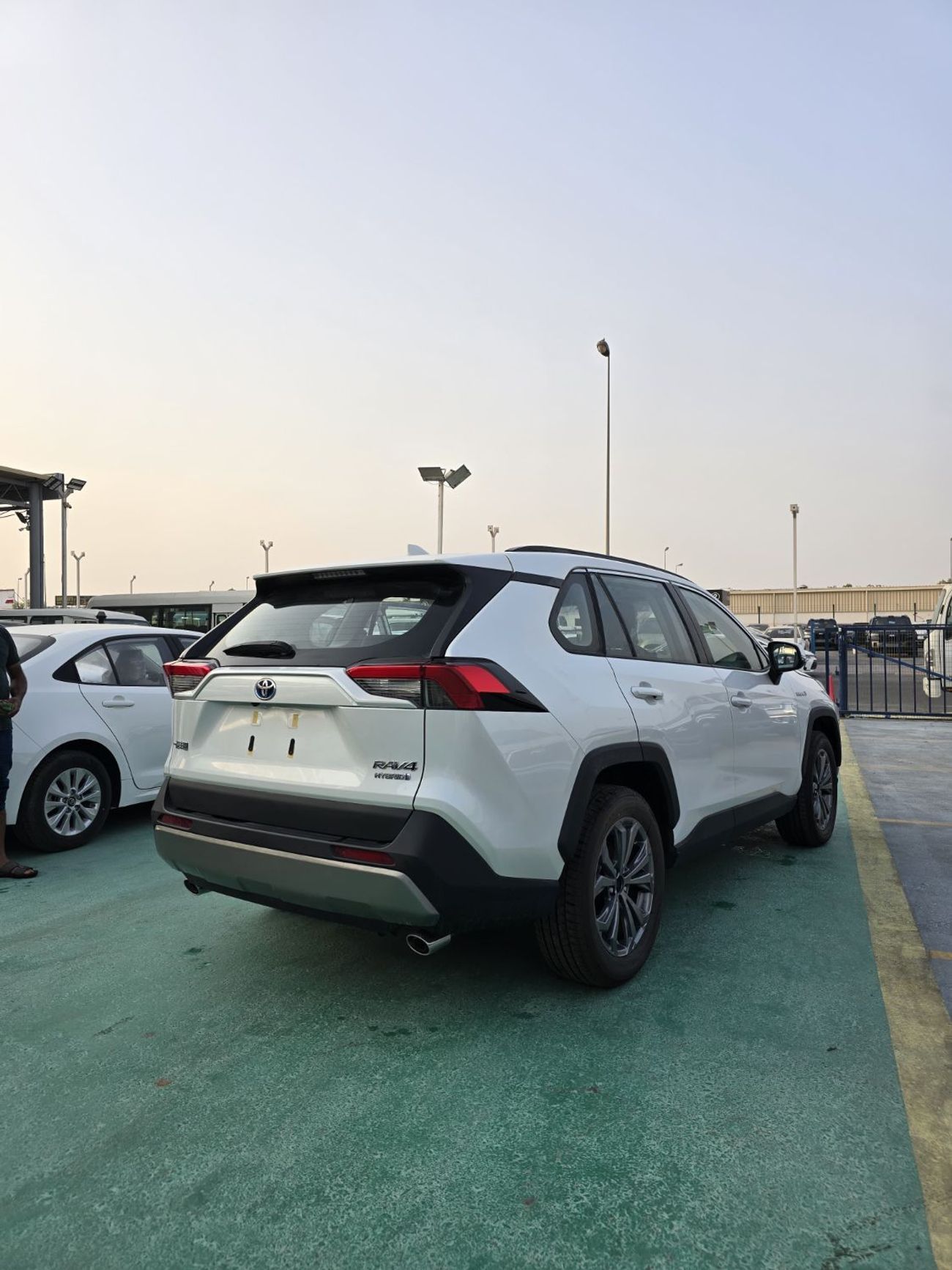 تويوتا راف ٤ 2.5L VXR Hybrid