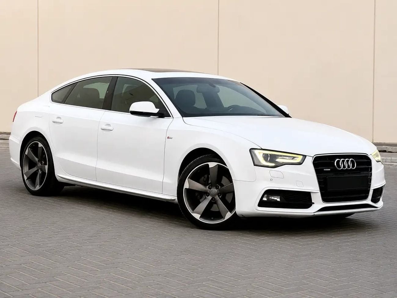 Audi A5 S-Line 2.0L TFSI GCC Specs - Excellent Condition