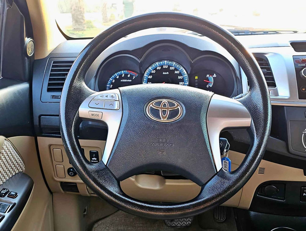 تويوتا فورتونر V4 GCC/ 4WD/ LOW MILEAGE/ SINGLE OWNER/ NON ACCIDENT/ EXCELLENT CONDITION/ LOT# 65624