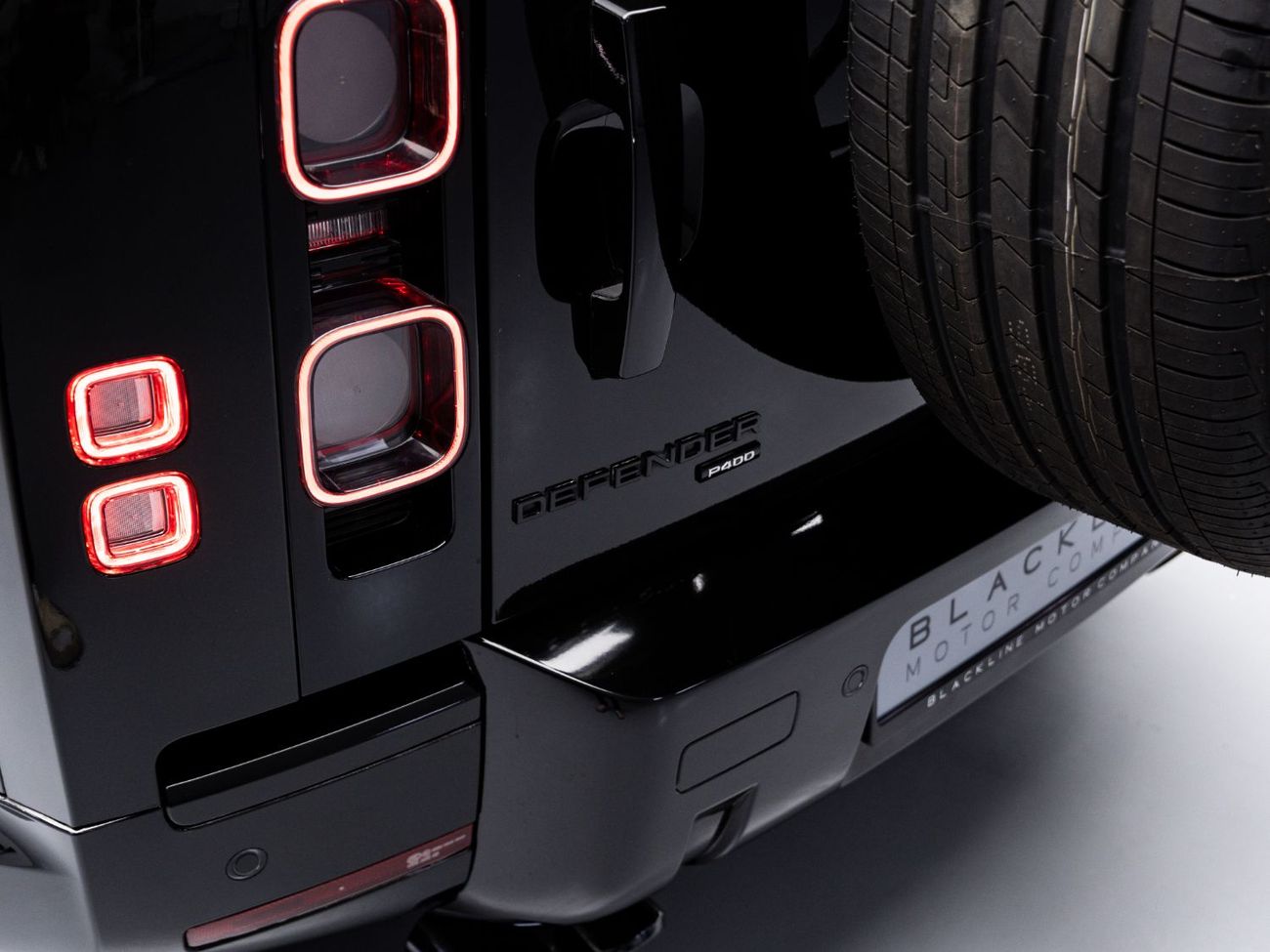 Land Rover Defender P400 110 HSE 3.0L (5 Seater)