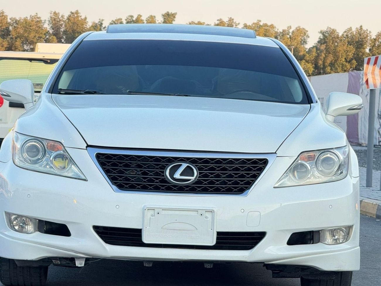 لكزس LS 460 L 4.6L In excellent condition and requires no expense