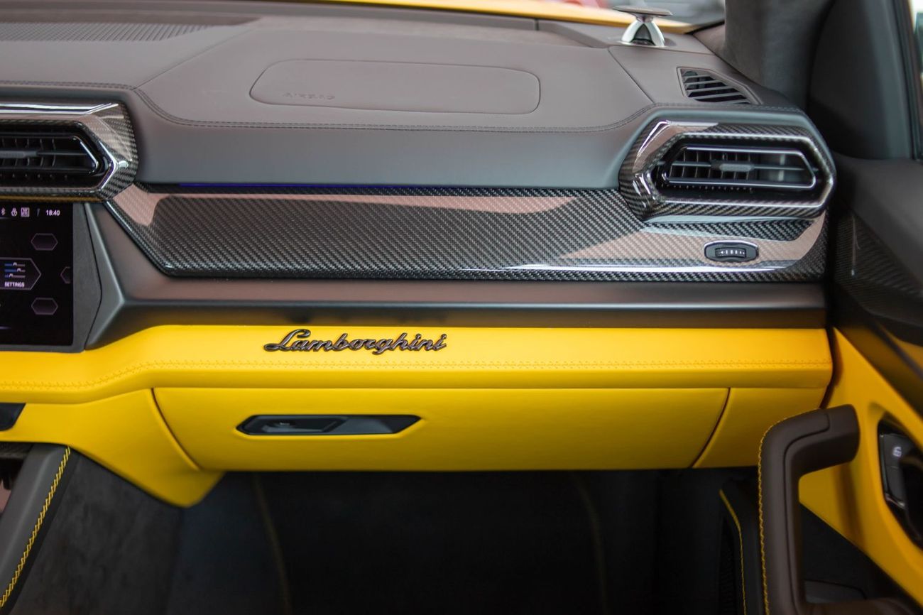 Lamborghini Urus S 4.0T V8 Lamborghini Urus SE | 2025 | 0 km | Carbon Fiber