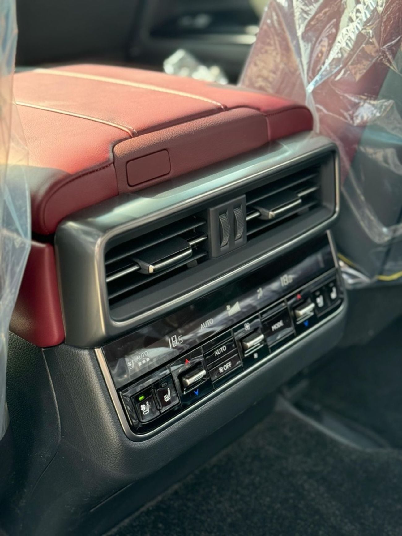 لكزس LX 600 3.5L SIGNATURE PETROL A/T 7 SEATER FULL OPTION