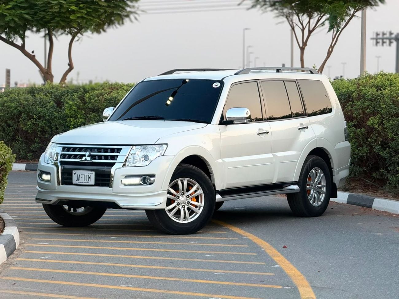 Mitsubishi Pajero 2018 | 3.2L DIESEL | AT | RHD | STEERING CONTROL SWITCHES | TRACTION CONTROL | CRUISE CONTROL