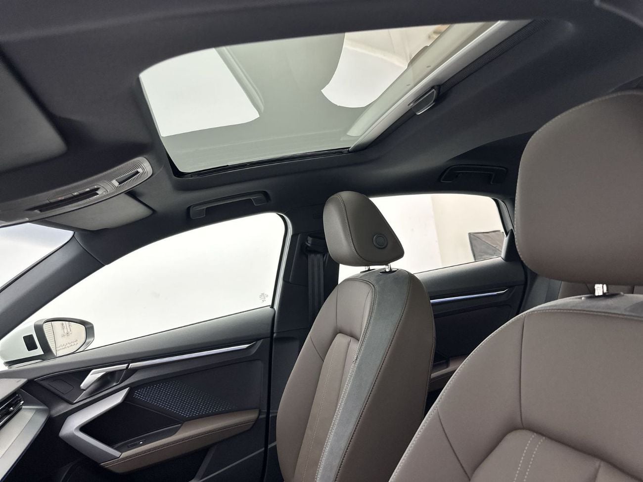 أودي A3 35 TFSI S Line 1.4L A3 Sedan S line 35 TFSI 150hp (Ref# 43122)