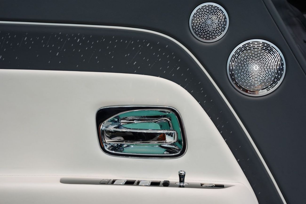 رولز رويس سبيكتر Standard Two-Tone, Bespoke Audio, Starlight, Illuminated Fascia, Dealer Warr + Serv!!