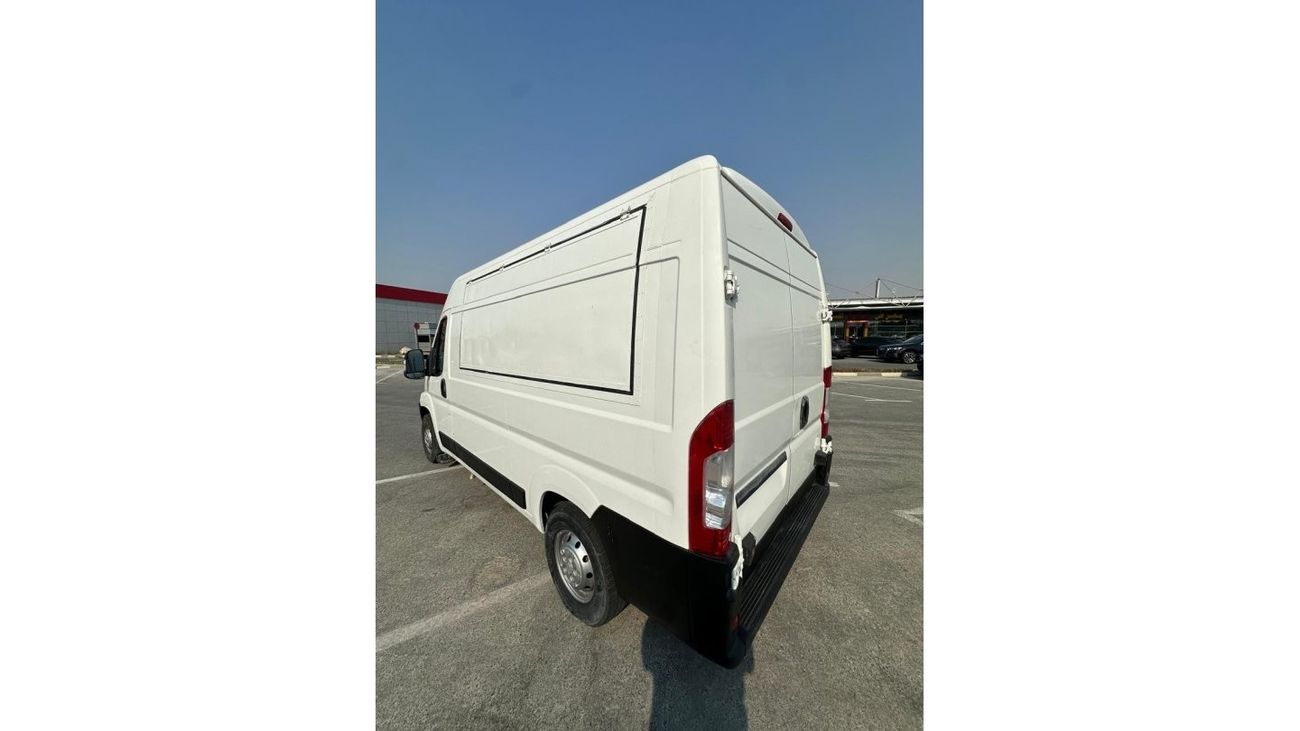 Used Peugeot Boxer 3 2011 for sale in Dubai - 750403