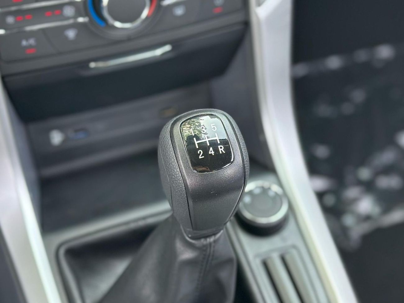 MG T60 2.4L PETROL D/C M/T 4WD