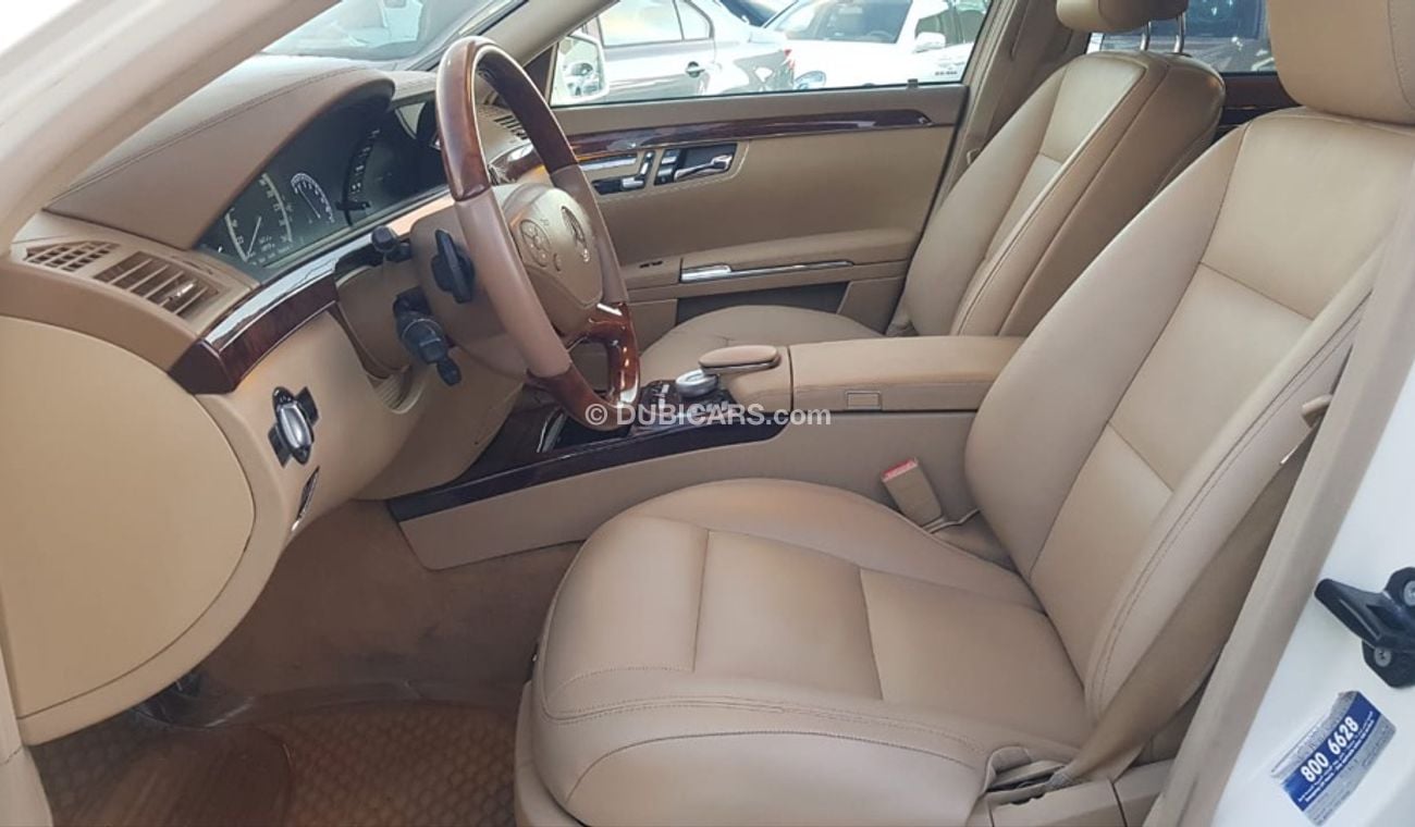 مرسيدس بنز S 350 موديل 2011 حاله ممتازه من الداخل والخارج فل مواصفات كراسي جلد ومثبت سرعه وتكييف خلفي ونظام صوت ممتاز