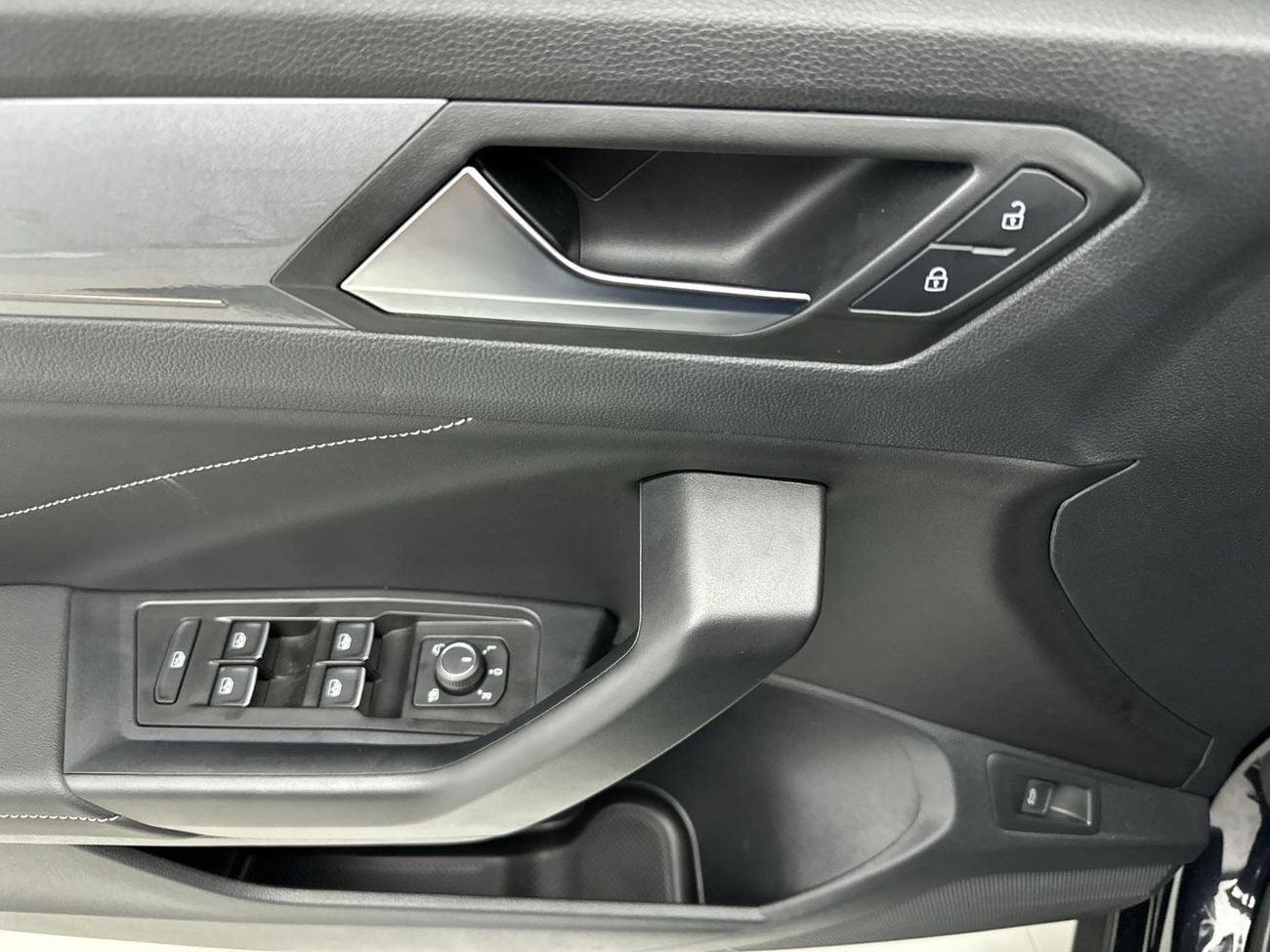 فولكس واجن T ROC Style 1.4L without sunroof 1.4L (Ref#09337) / WAS 94,900 AED - NOW 87,900 AED