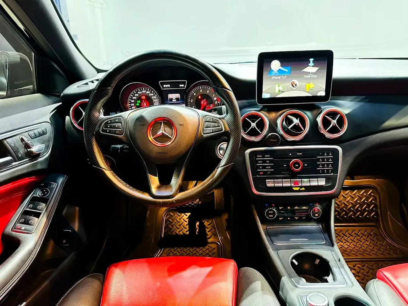 مرسيدس بنز GLA 250 Std 2.0L (208 HP)