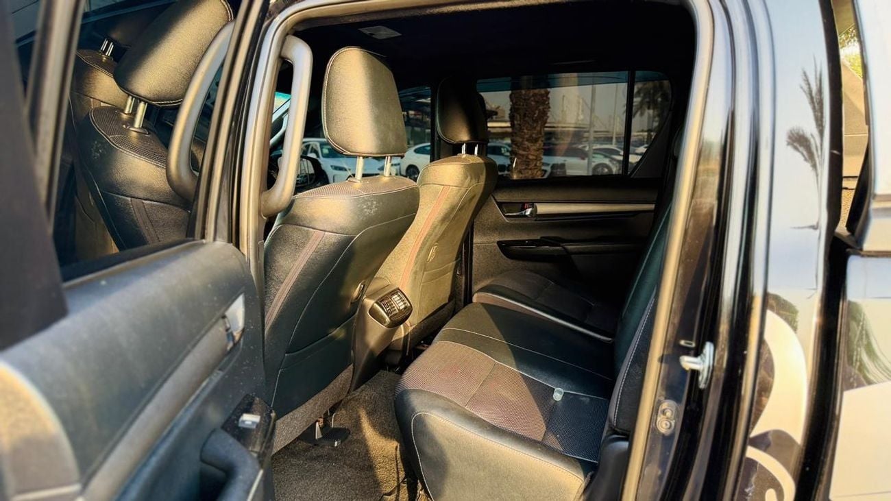Toyota Hilux MODIFIED TO ROCCO GR SPORTS | NUDGE BAR | AUTO TRANSMSSION | LEATHER SEATS | JBL MULTIMEDIA SCREEN A