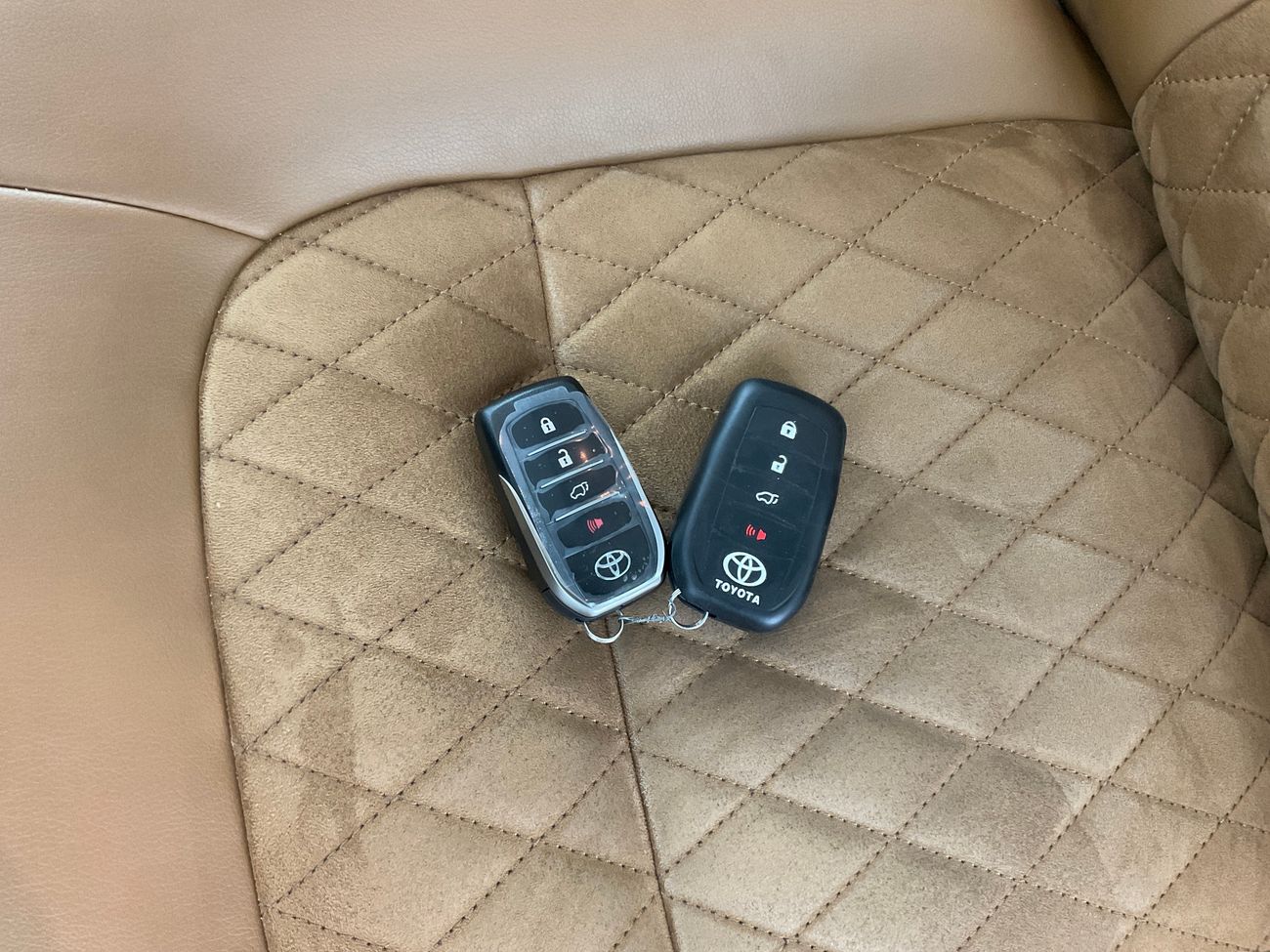 تويوتا لاند كروزر GXR GT | شامل الضمان | 0 ﺪﻔﻋﺓ ﺃﻮﻟﻯ