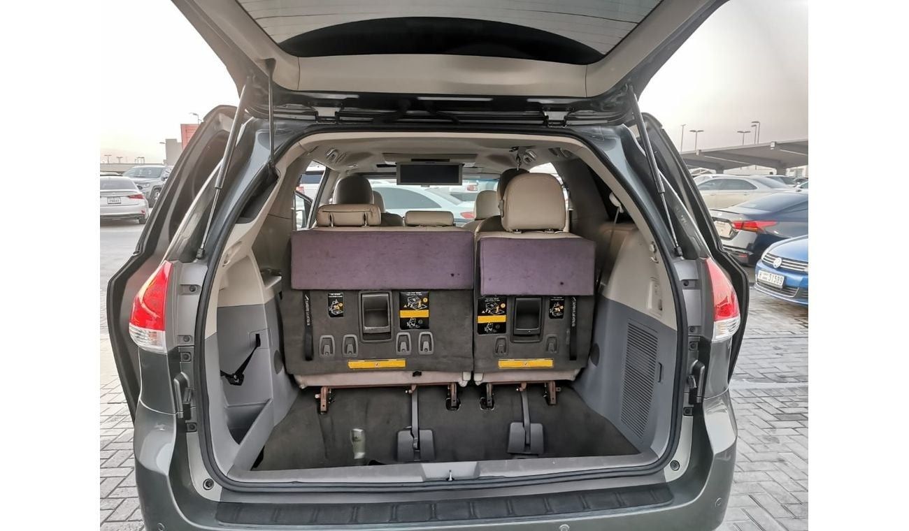 تويوتا سيينا In excellent condition and requires no expenses