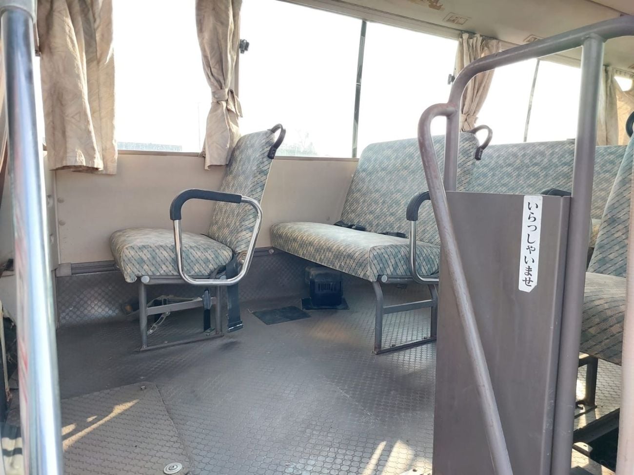 ميتسوبيشي روزا (RAMADAN OFFER) MITSUBISHI ROSA BUS RHD 2004 MODEL 5.2 L DIESEL MANUAL(PM00303)