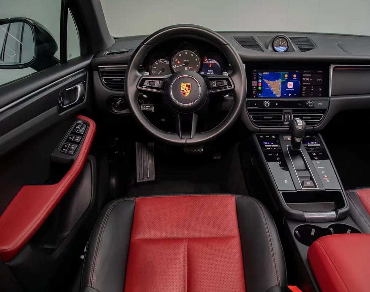 Porsche Macan STANDARD Dealer Service • Sport Chrono • AWD • GCC