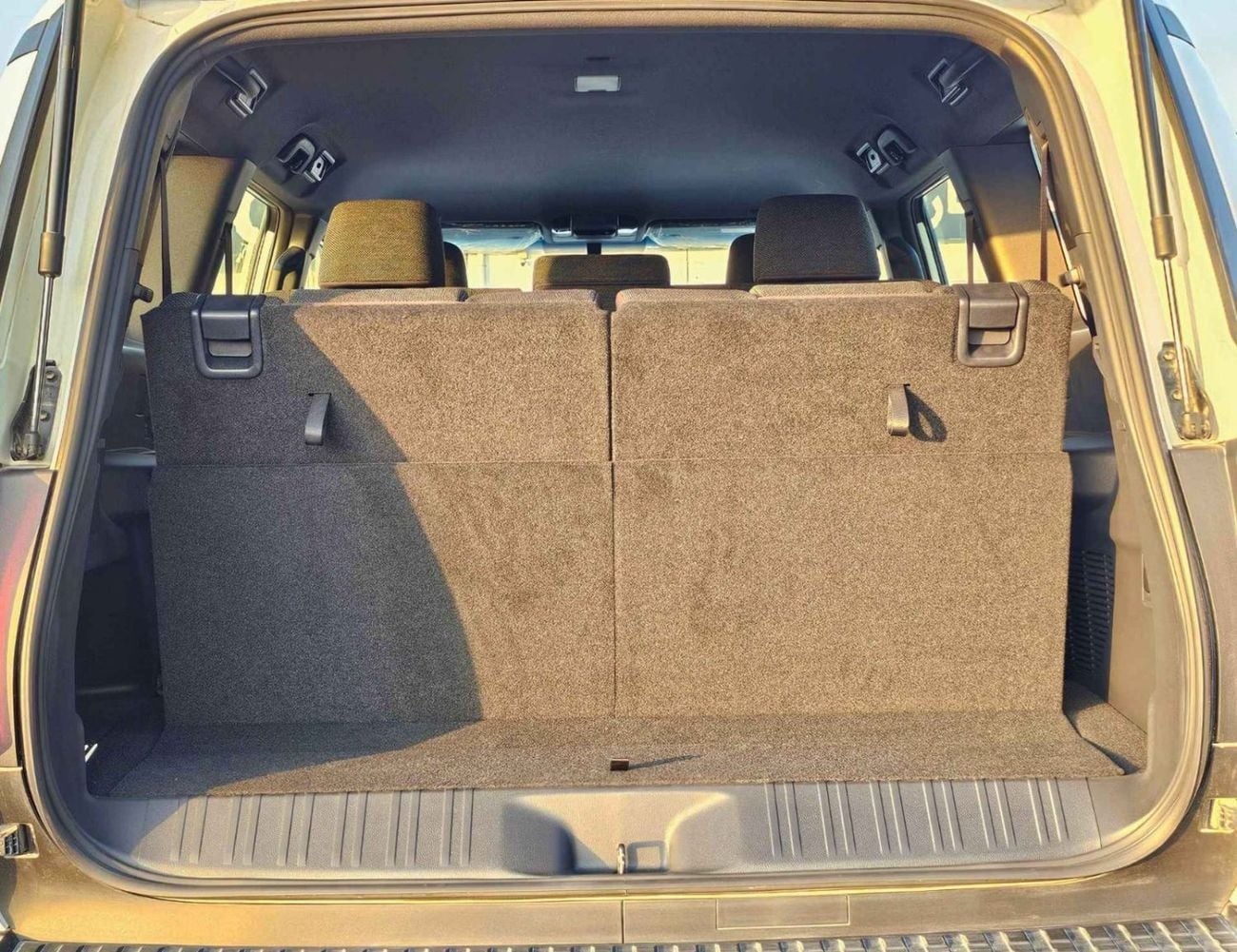 Toyota Prado TXR TOYOTA PRADO URBAN ROUND LIGHTS FABRIC SEATS SMALL DVD BASIC E OM PETROL AT 2.4L V4 4WD (CODE # P24U