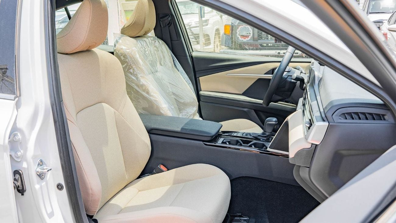 Toyota Camry 2025 Toyota Camry LE 2.5L AT Hybrid (White)