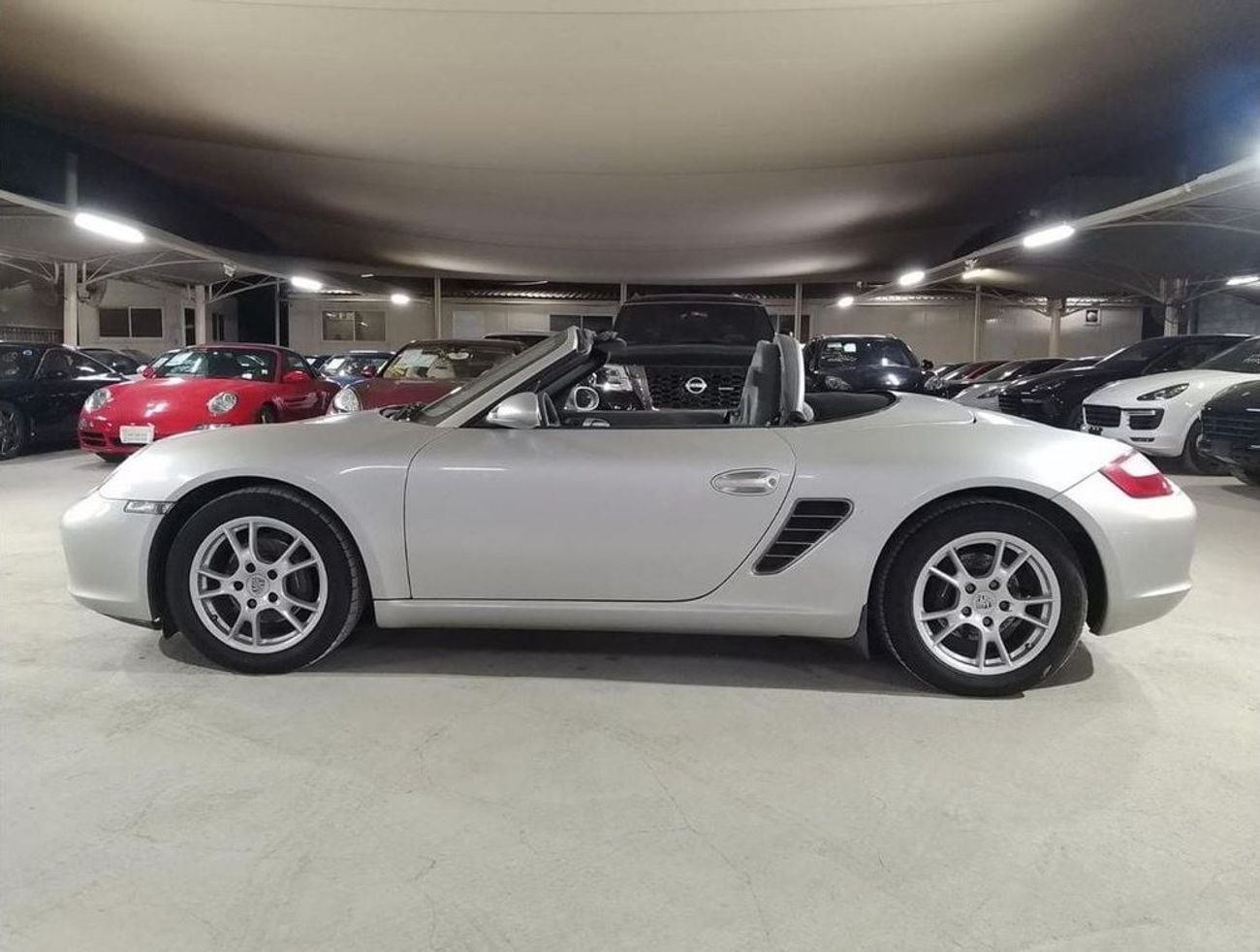 Porsche 718 Boxster PORSCHE BOXSTER 2006 2.7L, WITH HALF LEATHER SEATS, 17 INCH ALLOY WHEELS AND MORE..