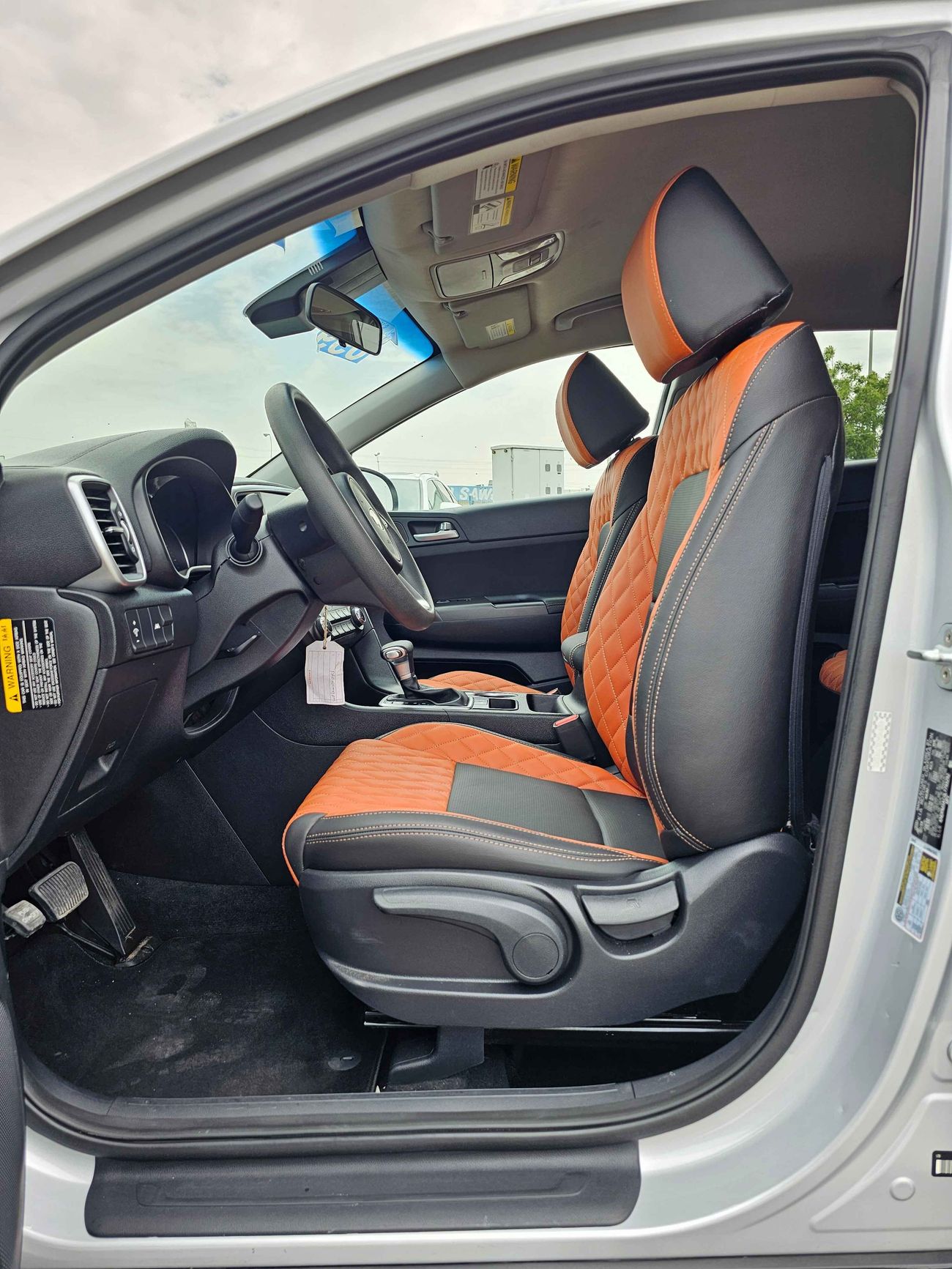 كيا سبورتيج LX /LEATHER/ DVD REAR CAMERA/ LANE ASSIST/ LOW MILEAGE/ 659 MONTHLY / LOT#93292