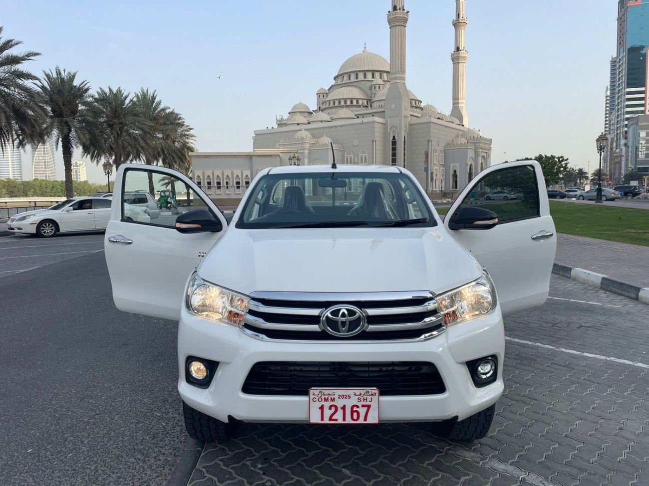 تويوتا هيلوكس Pickup 2017 Model RHD Diesel Engine Manual Transmission Very clean and Perfect Condition