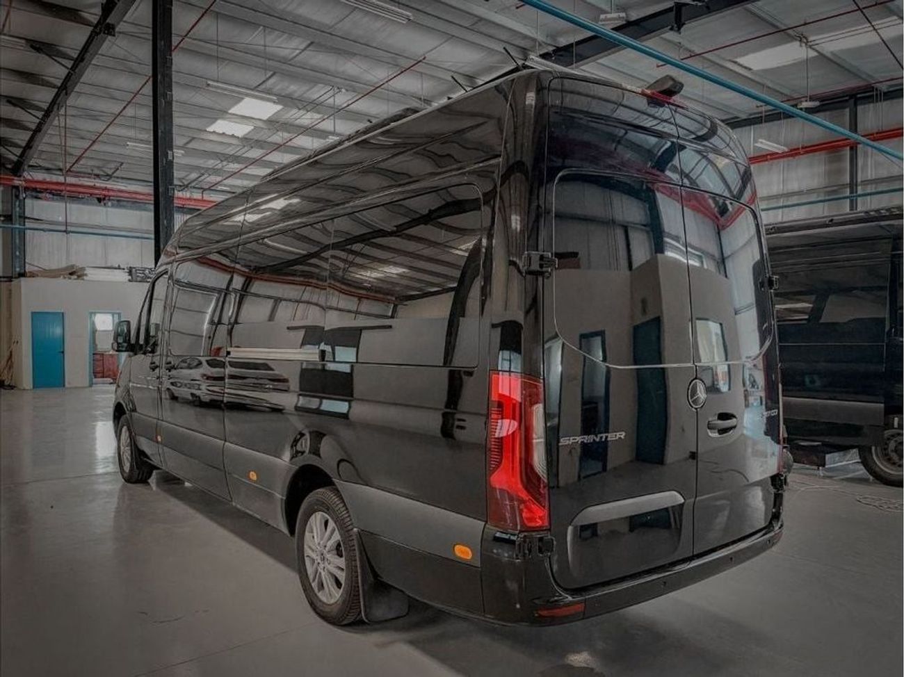 مرسيدس بنز سبرينتر 14 مقعد تحويل VIP كامل
