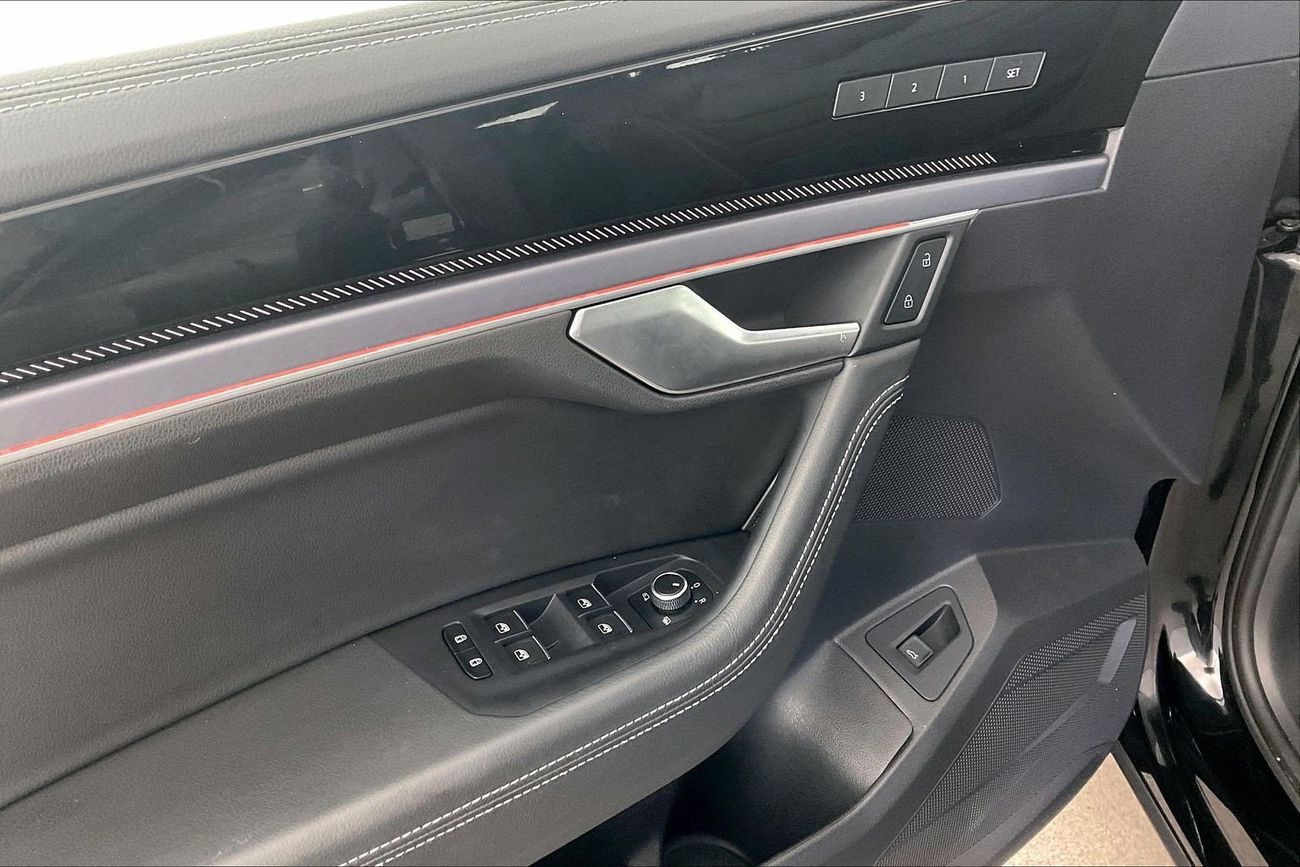 فولكس واجن طوارق R-Line | National Day Celebration | شامل الضمان | 0 ﺪﻔﻋﺓ ﺃﻮﻟﻯ