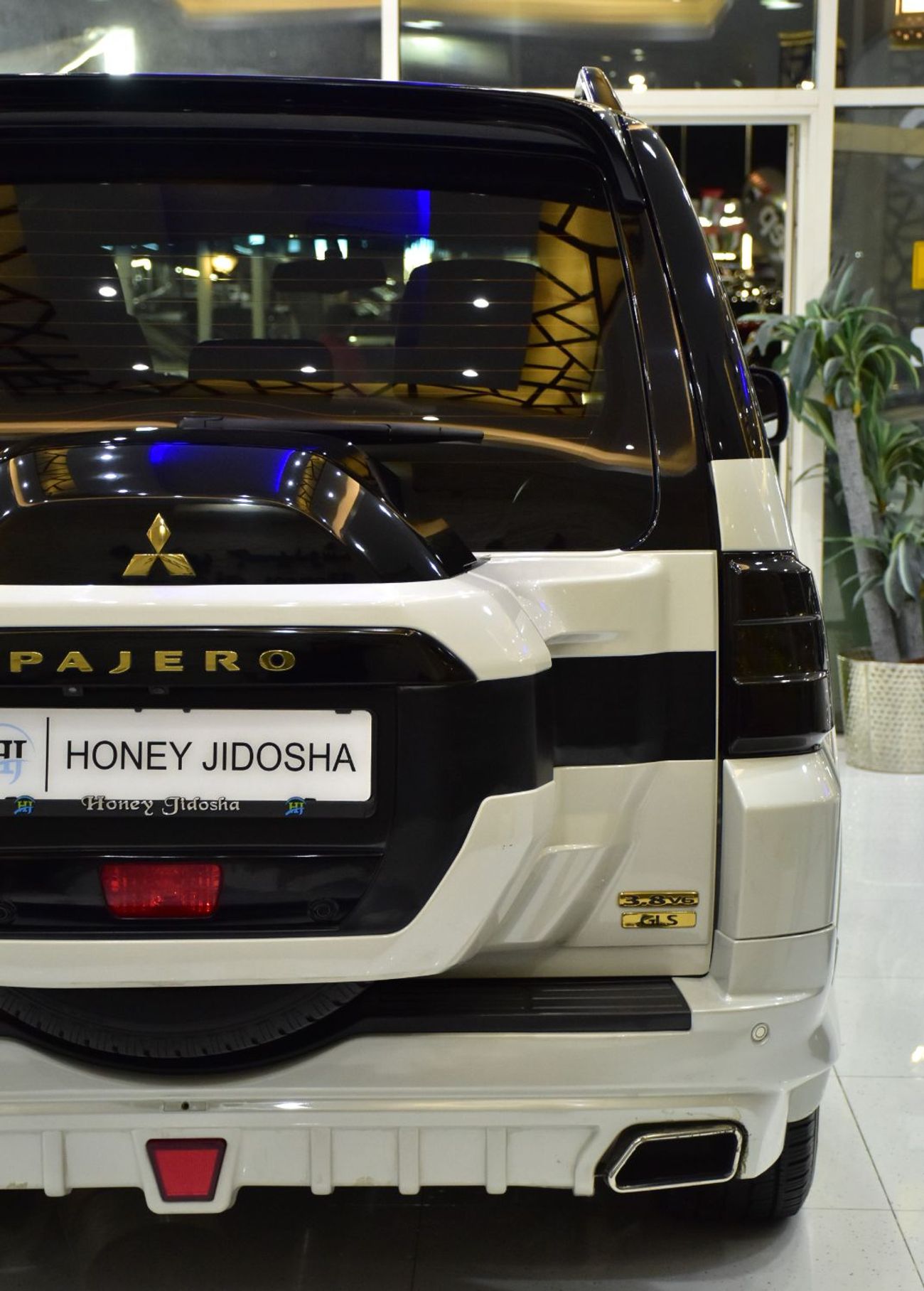 Mitsubishi Pajero Sport EXCELLENT DEAL for our Mitsubishi Pajero Signature Edition GLS 3.8 ( 2020 Model ) in White / Black C