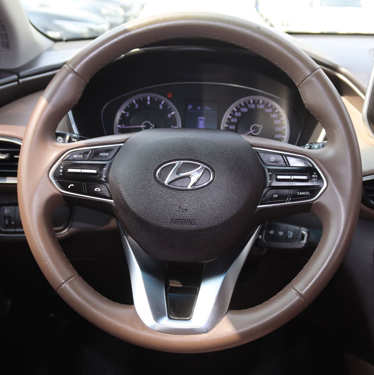 Hyundai Santa Fe GL 2.4L Hyundai Santa Fe - 2019 - GCC - 7 seats - accident-free - 2.4L-low mileage, in excellent con