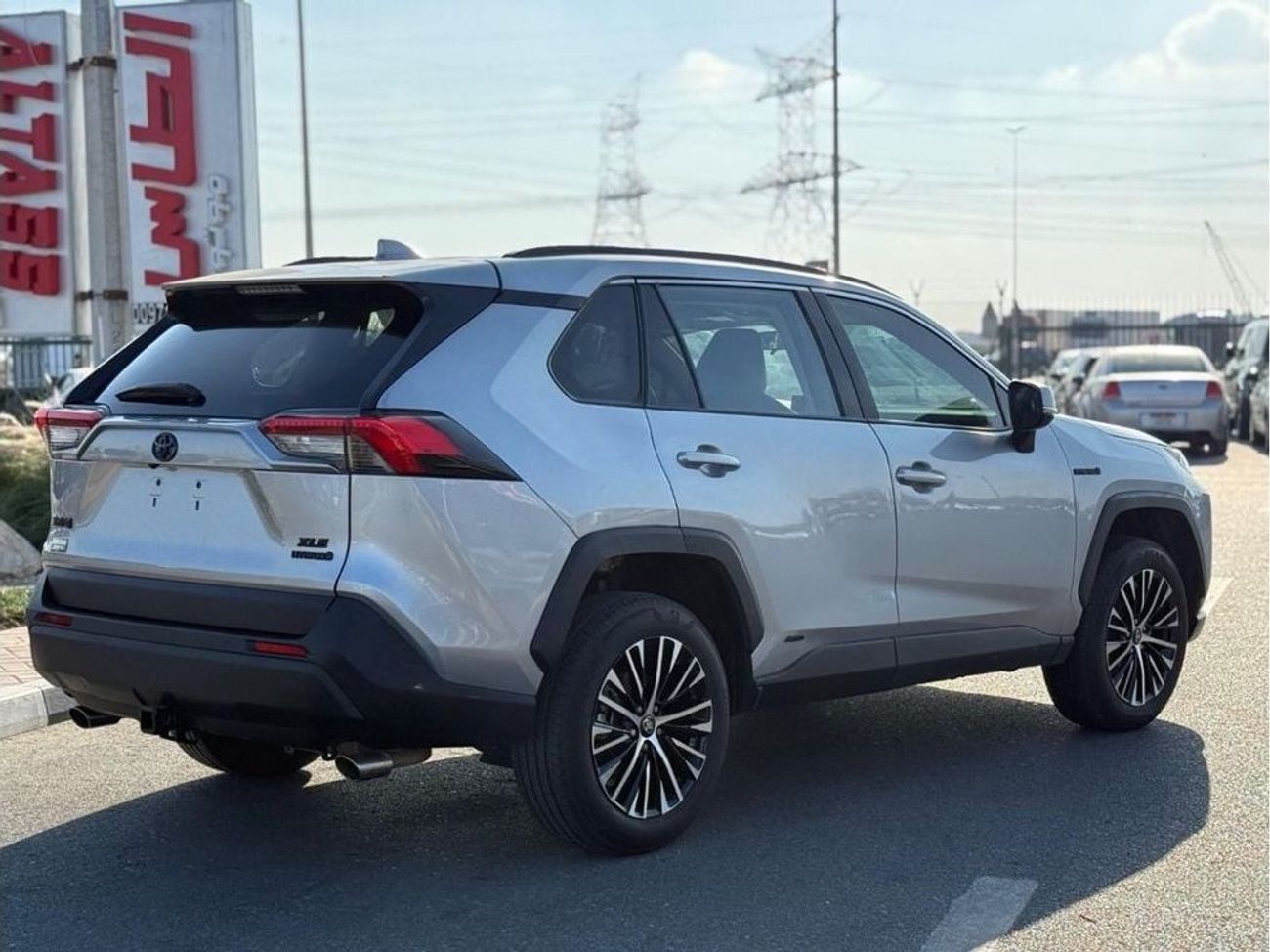 Toyota RAV4 TOYOTA RAV4 HYBRID XLE 2.5L