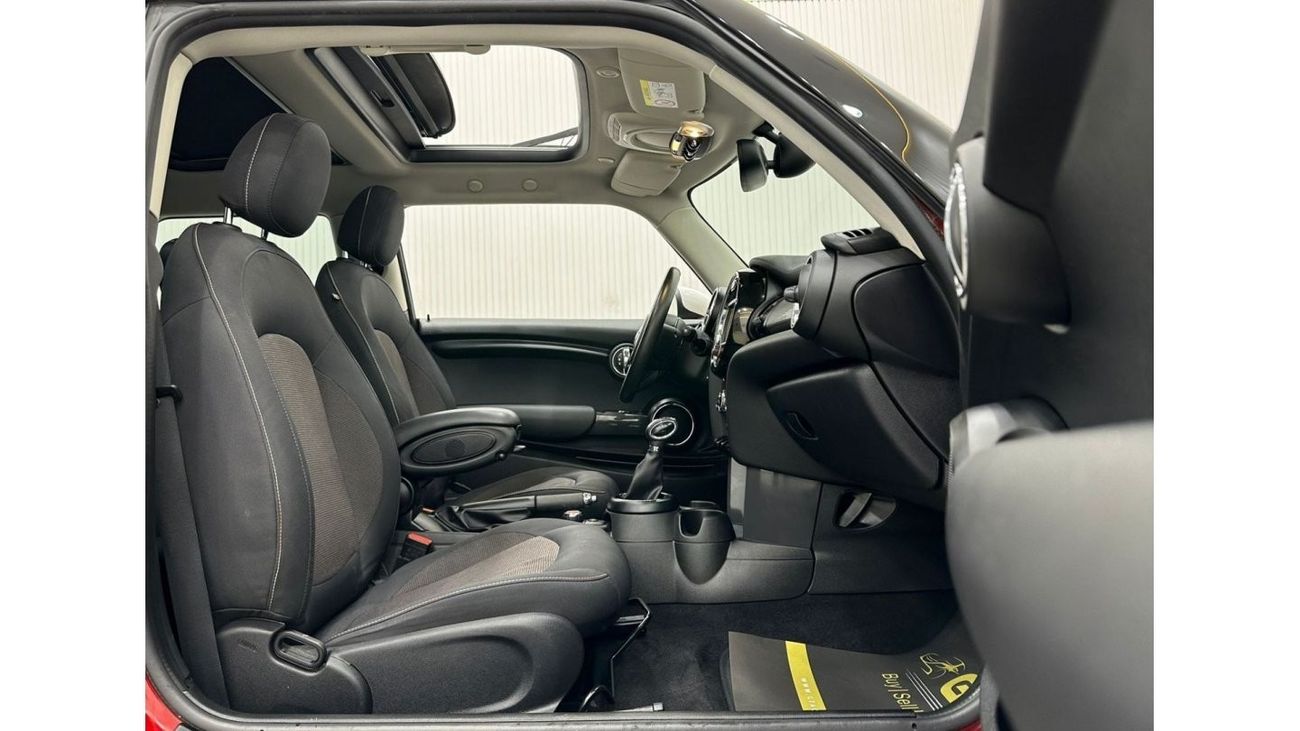 Mini Cooper Std 2015 Mini Cooper, Service History, Excellent Condition, GCC