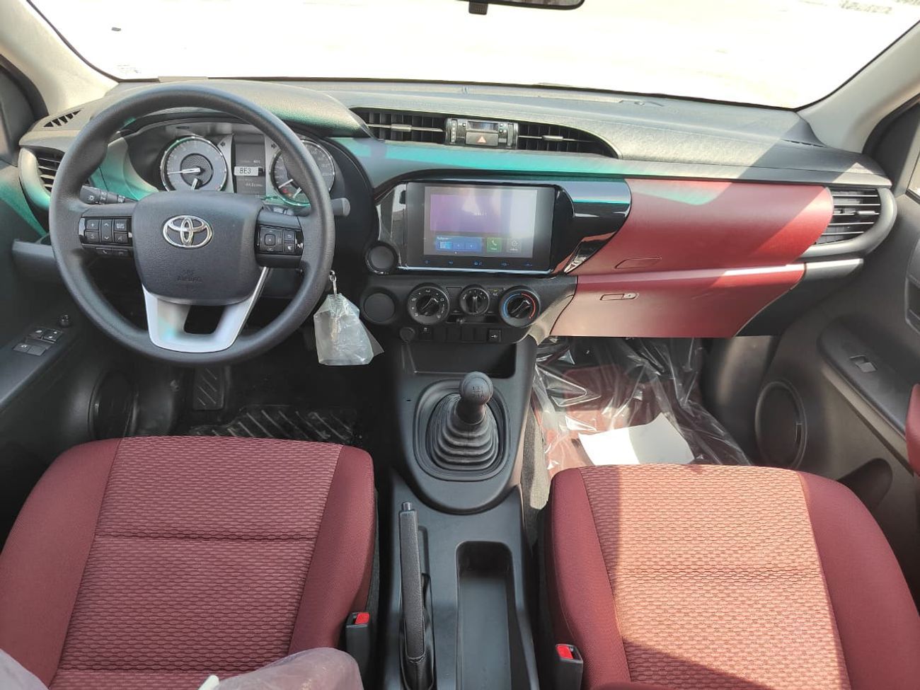 Toyota Hilux TOYOTA HILUX SINGLE CABIN 2.7L Petrol Manual Transmission 4X2