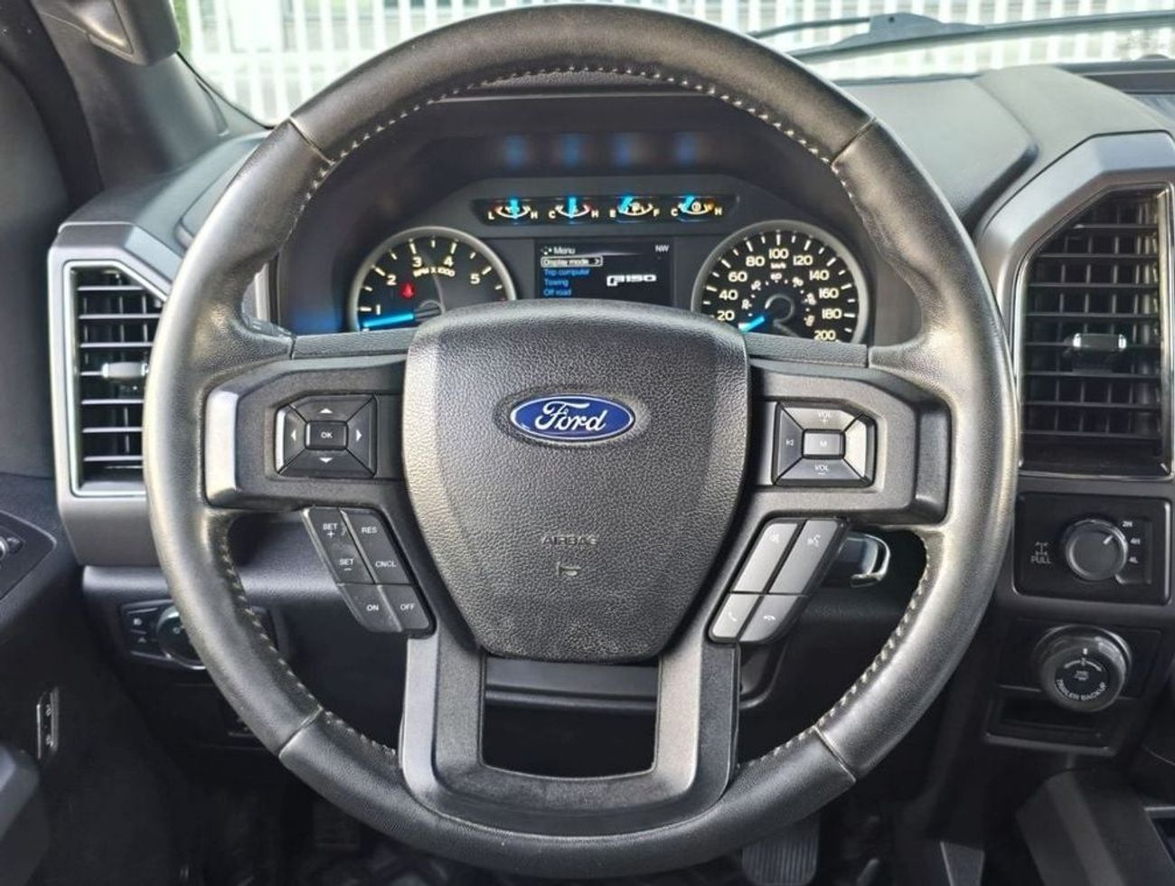 Ford F 150 XLT 5.0L (396 HP) FORD F-150 2017 GCC V8 PERFECT CONDITION