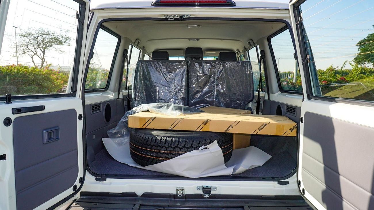 Toyota Land Cruiser 70 LC76 Manual ECTAGR018 - 2026 Toyota LC76 5 Doors Hardtop - 4.0L Petrol Manual - With Snorkel - White
