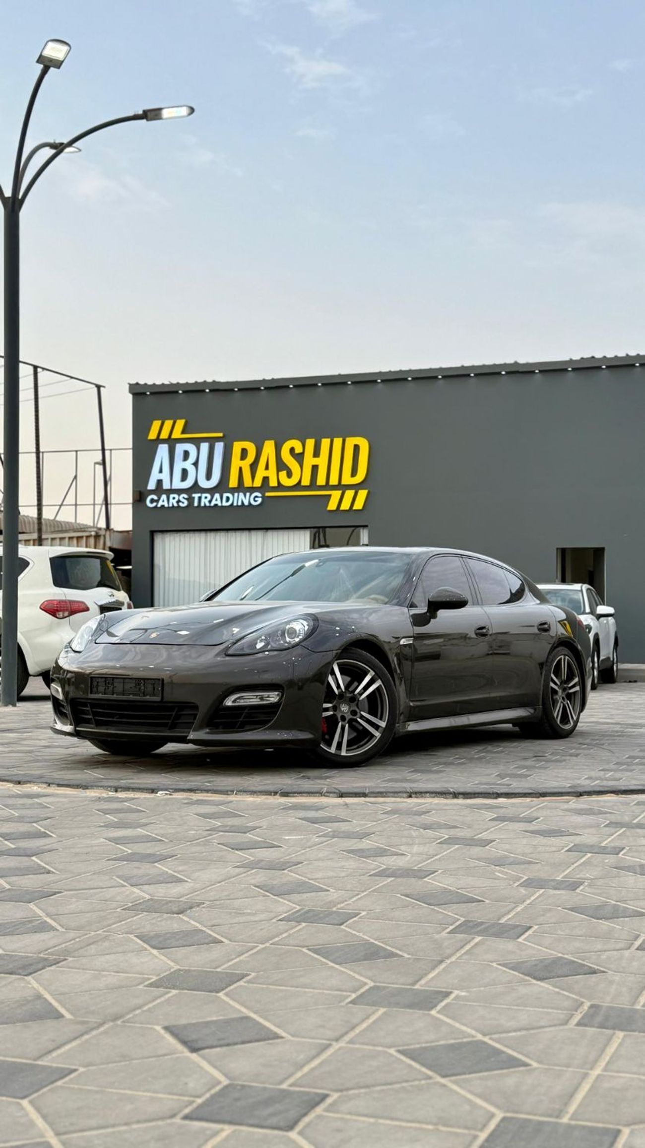 Porsche Panamera GTS 4.8L (424 HP)