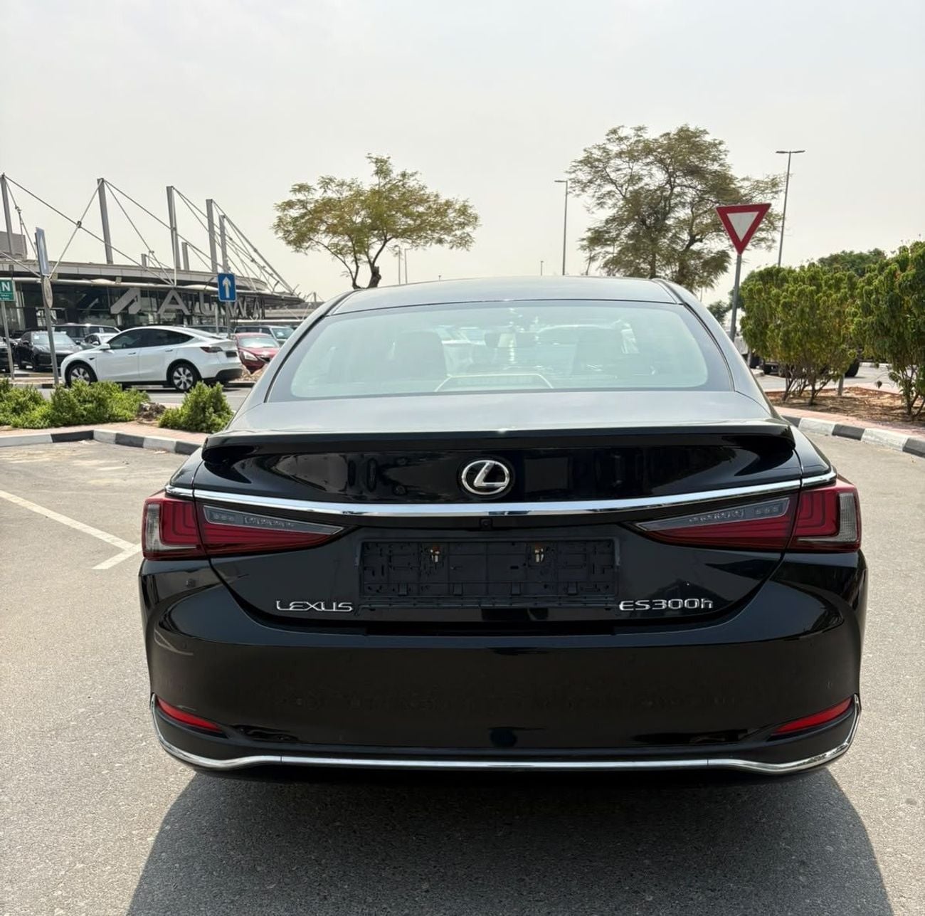 لكزس ES300h HYBRID PLUS LEXUS ES 300 Hybrid 2.5L Premier Option 2023 Model