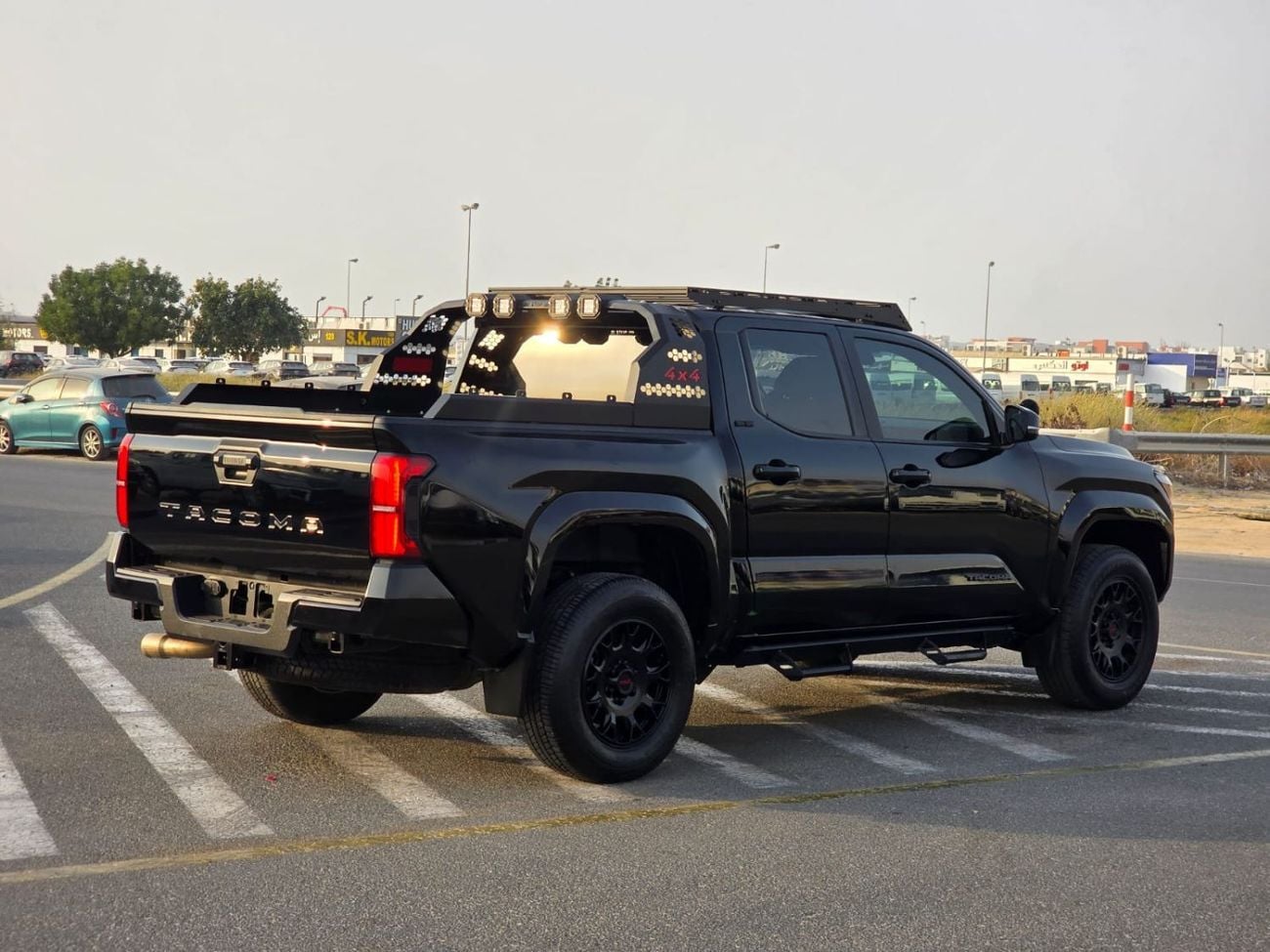 تويوتا تاكوما 2024 Model 2.4L normal engine ,Push button , leather seats and low mileage