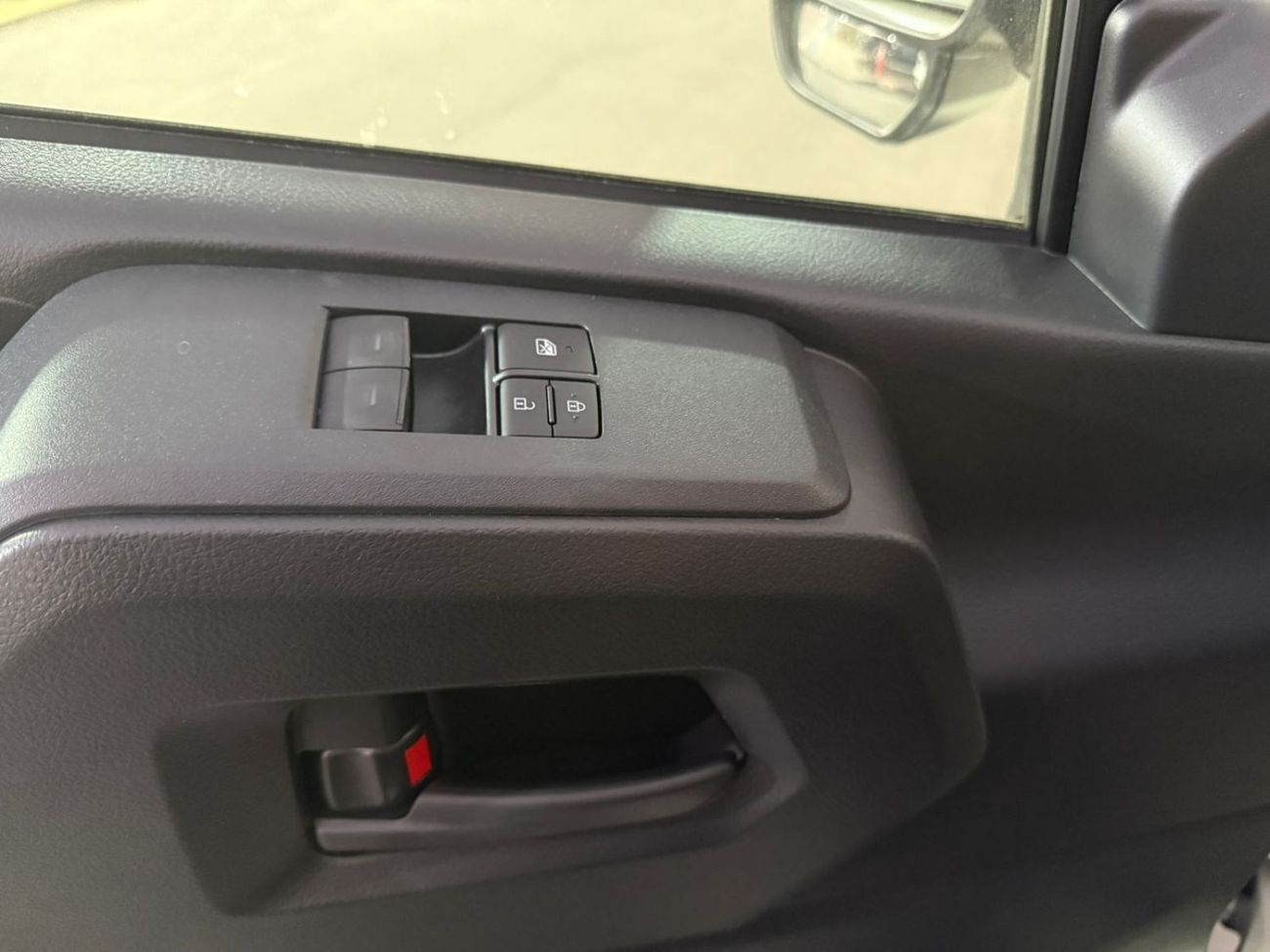 Toyota Hiace TOYOTA HIACE FUTTAIM 13 SEATS , 3.5L PETROL V6 , M/T HIGH ROOF 2026 MODEL